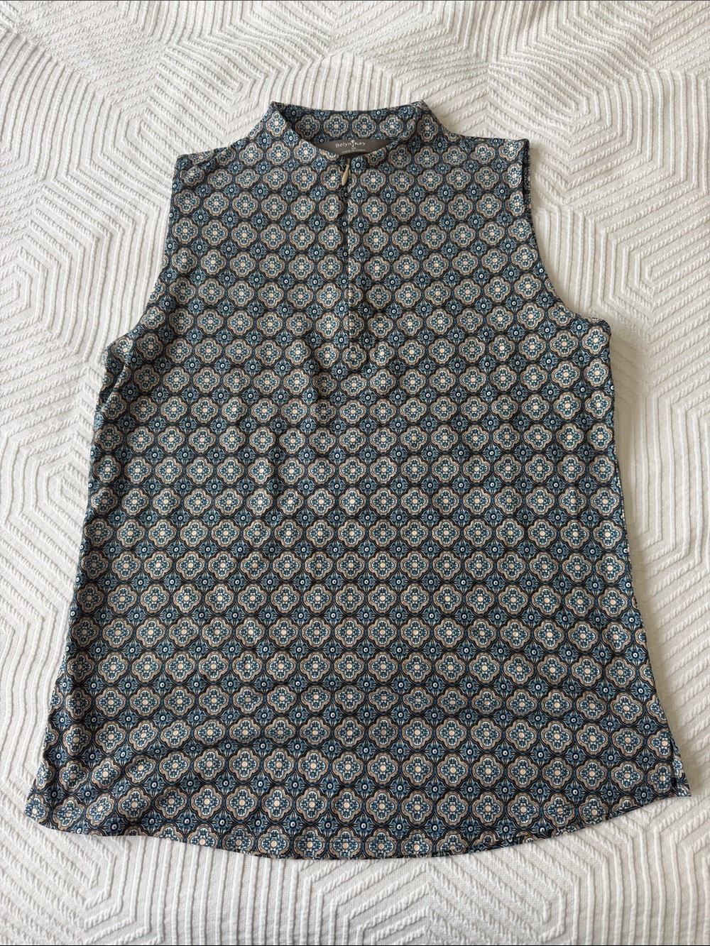 Belyn Key Blue Geometric Sleeveless Shell Top